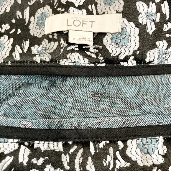 Ann Taylor LOFT Black, Blue, & Metallic Silver Floral Print Mini Skirt - Size 2 - Picture 6 of 9